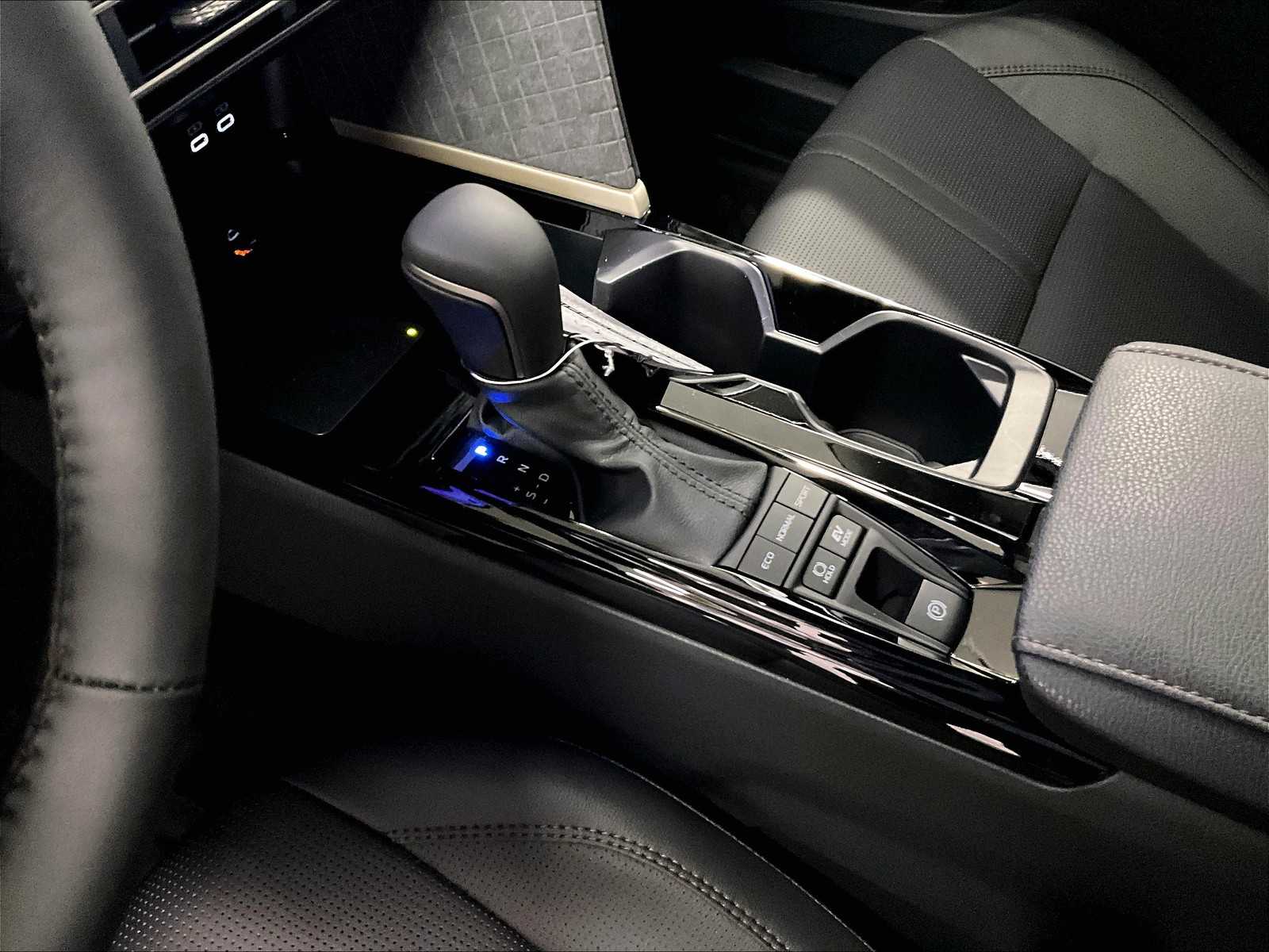 2025 Toyota Camry XLE photo 13