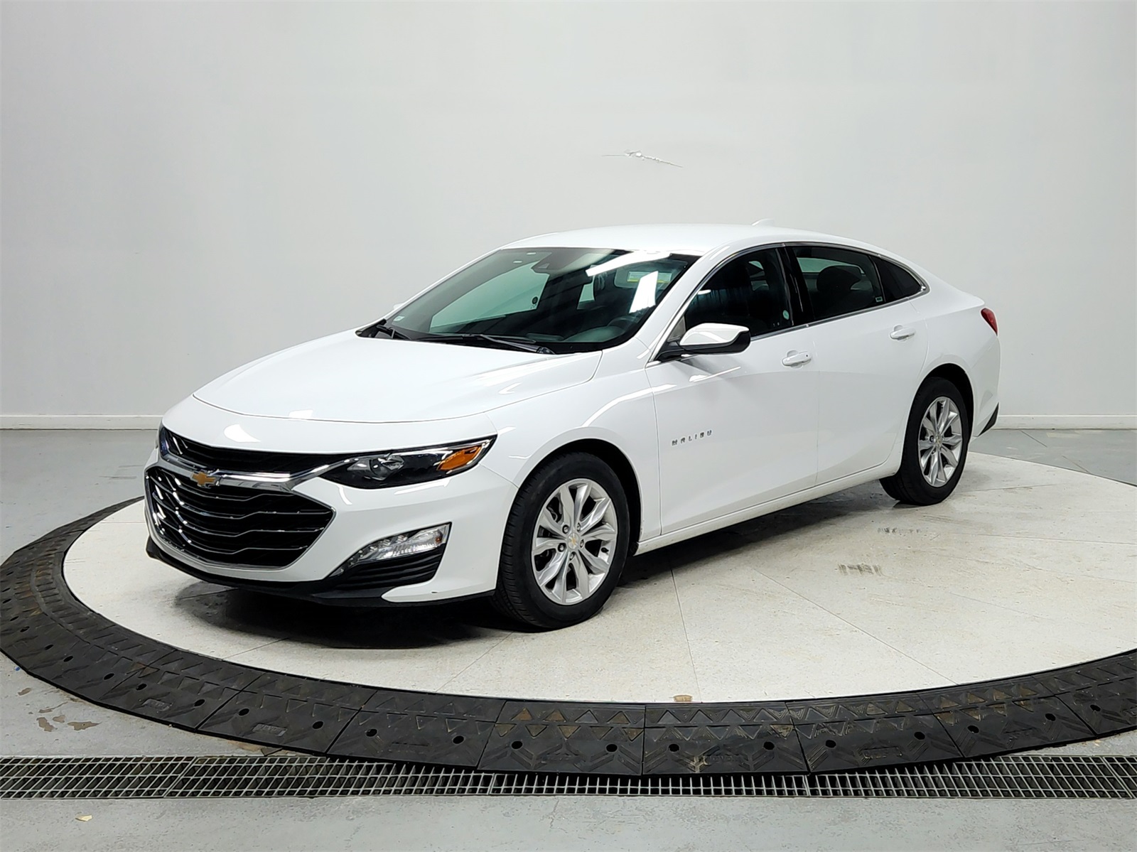 2024 Chevrolet Malibu 1LT photo 3