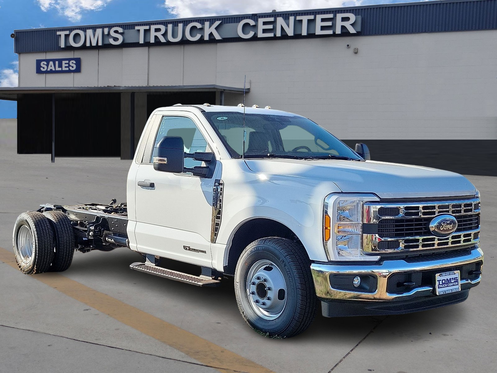 2026 Ford F-350 Super Duty Chassis Cab XL's photo