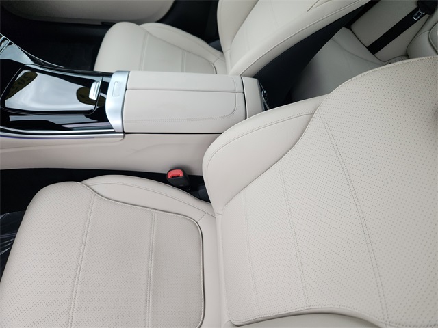 2025 Mercedes Benz C 300 4MATIC photo 8