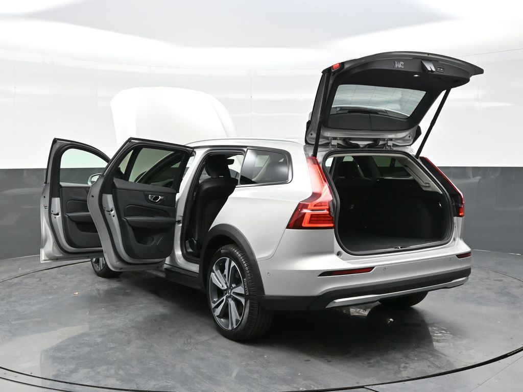 2025 Volvo V60 Cross Country B5 Plus photo 38