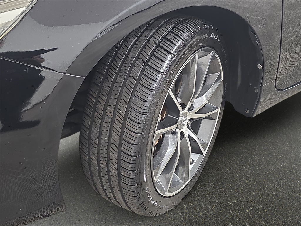 2015 Toyota Camry XSE photo 28