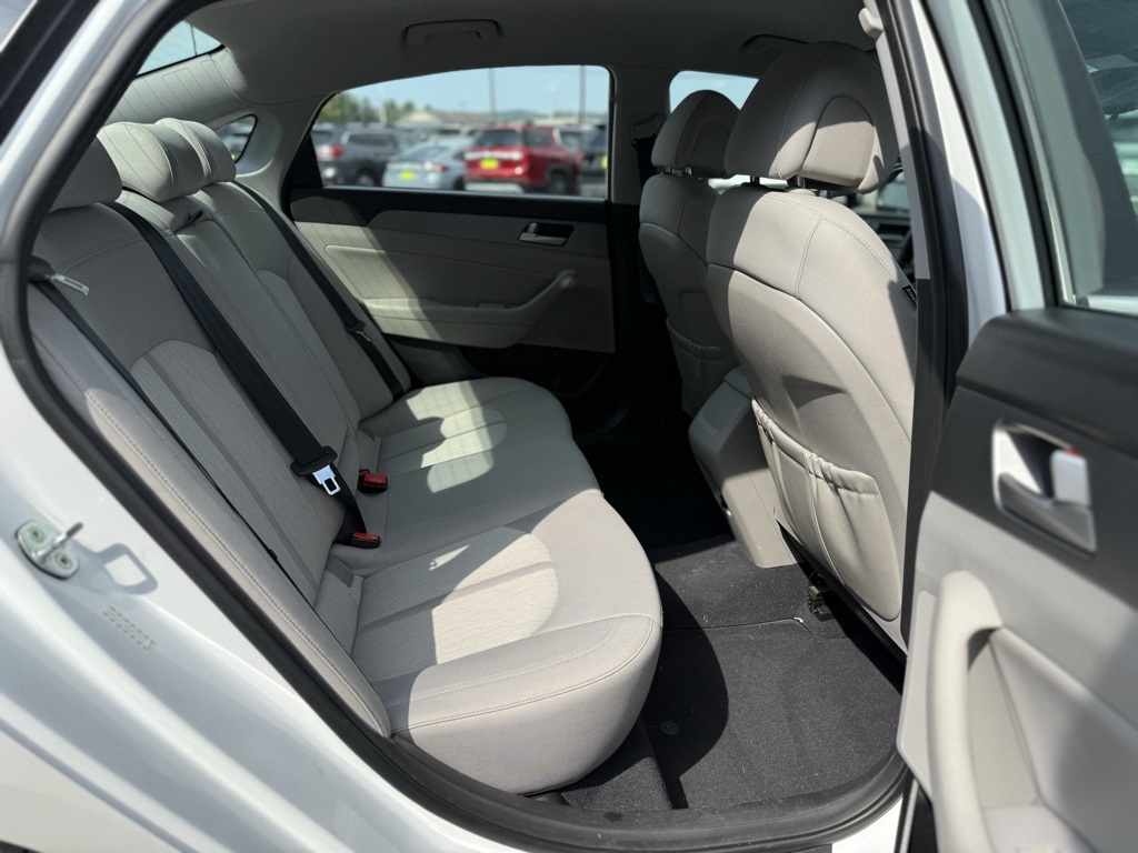 2016 Hyundai Sonata SE Hybrid photo 9