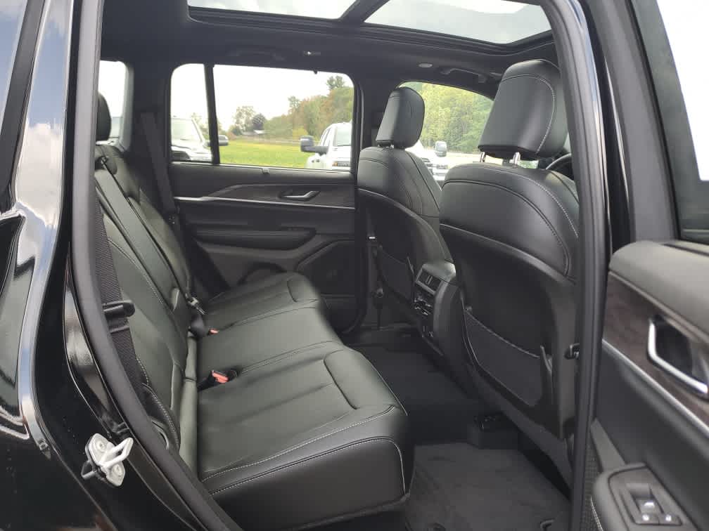2025 Jeep Grand Cherokee Limited photo 22