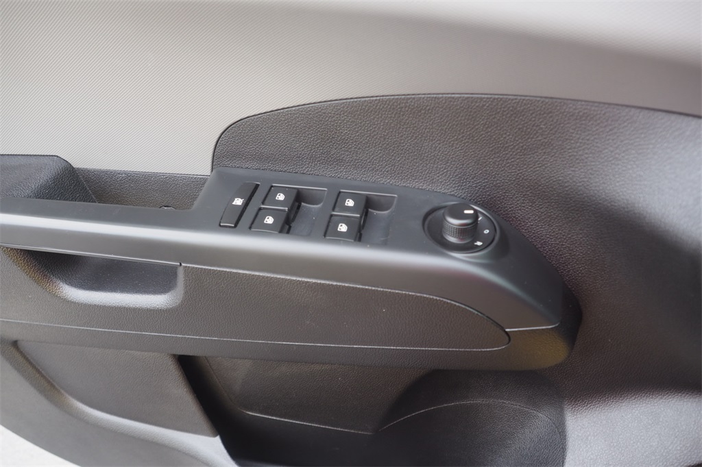 2016 Chevrolet Sonic LT photo 13