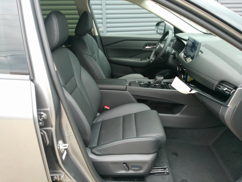 2025 Nissan Rogue SL photo 11