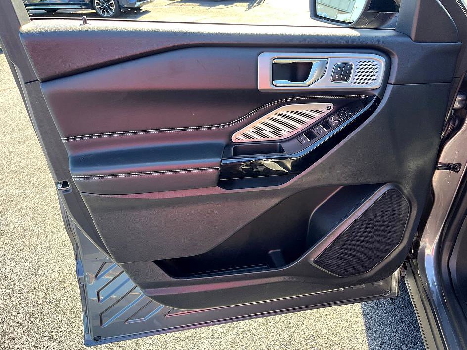 2021 Ford Explorer ST photo 11