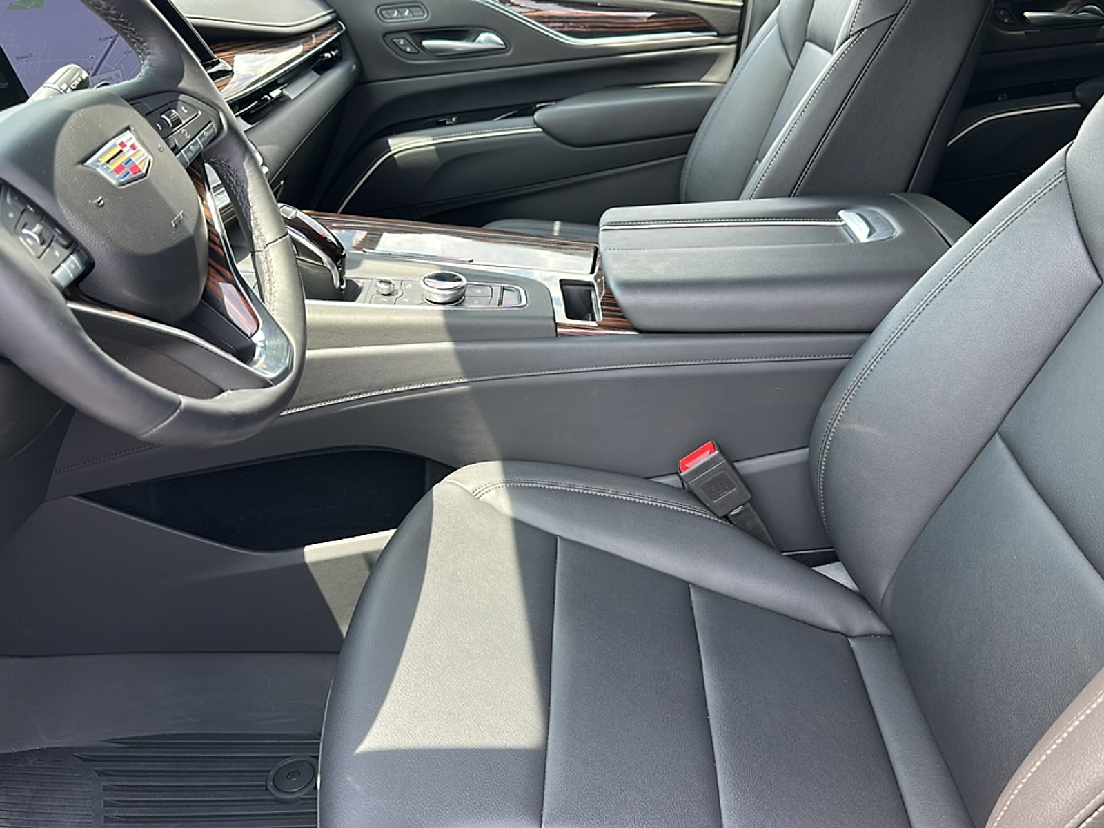 2024 Cadillac Escalade ESV Luxury photo 4