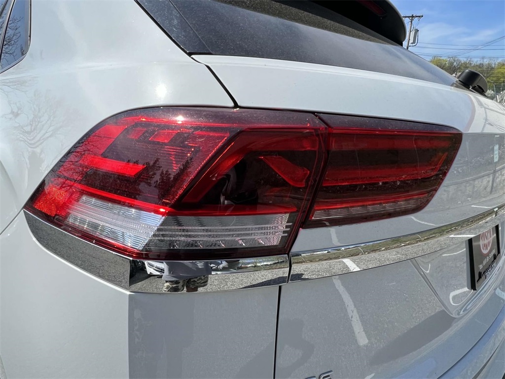 2021 Volkswagen Atlas Cross Sport SE Technology photo 8