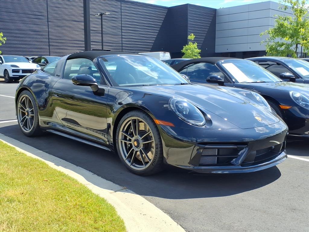 2023 Porsche 911 4 GTS photo 3