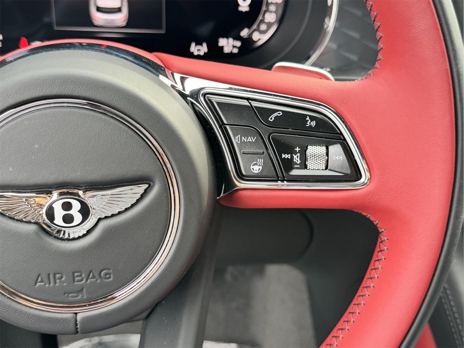 2024 Bentley Bentayga V8 photo 40