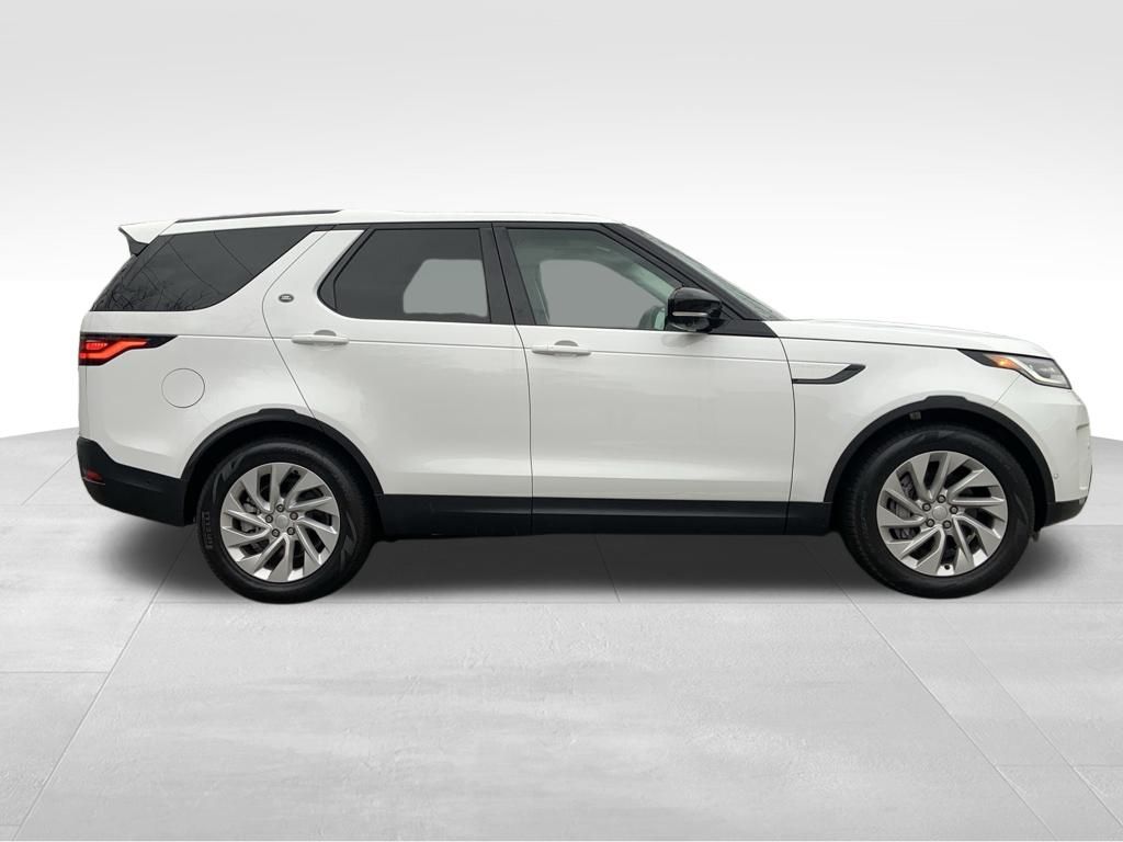 2025 Land Rover Discovery S photo 4