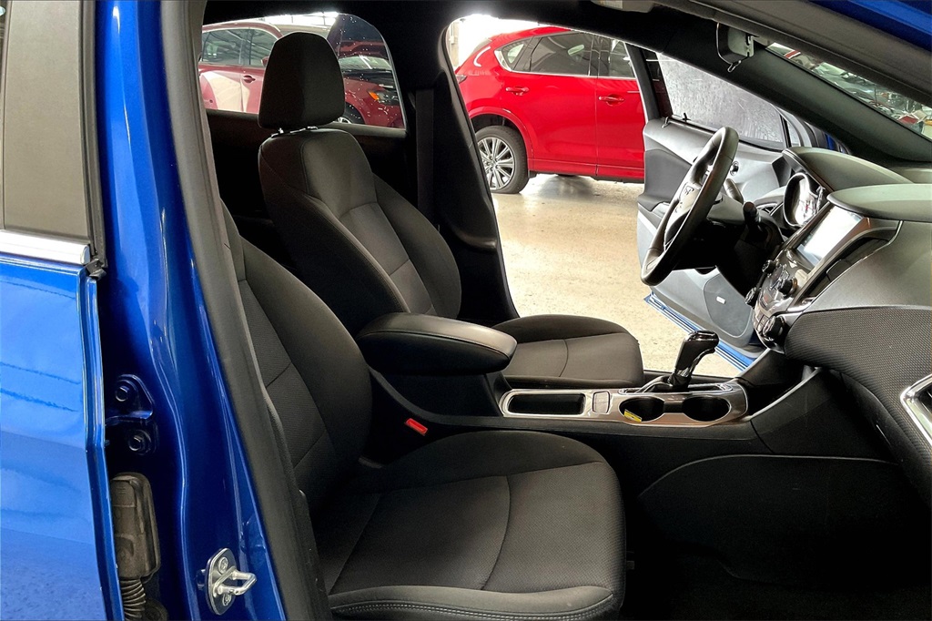 2017 Chevrolet Cruze LT photo 6