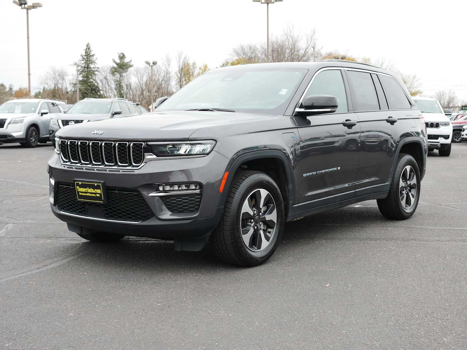 2024 Jeep Cherokee Limited 4xe photo 3