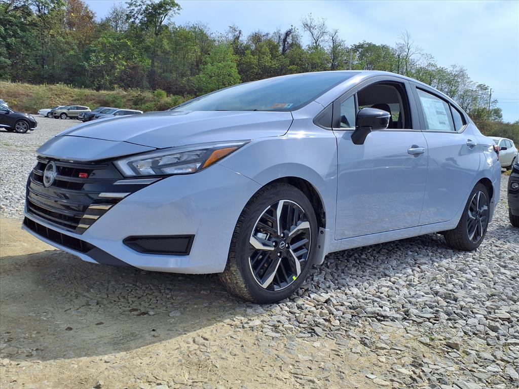 2025 Nissan Versa SR photo 3