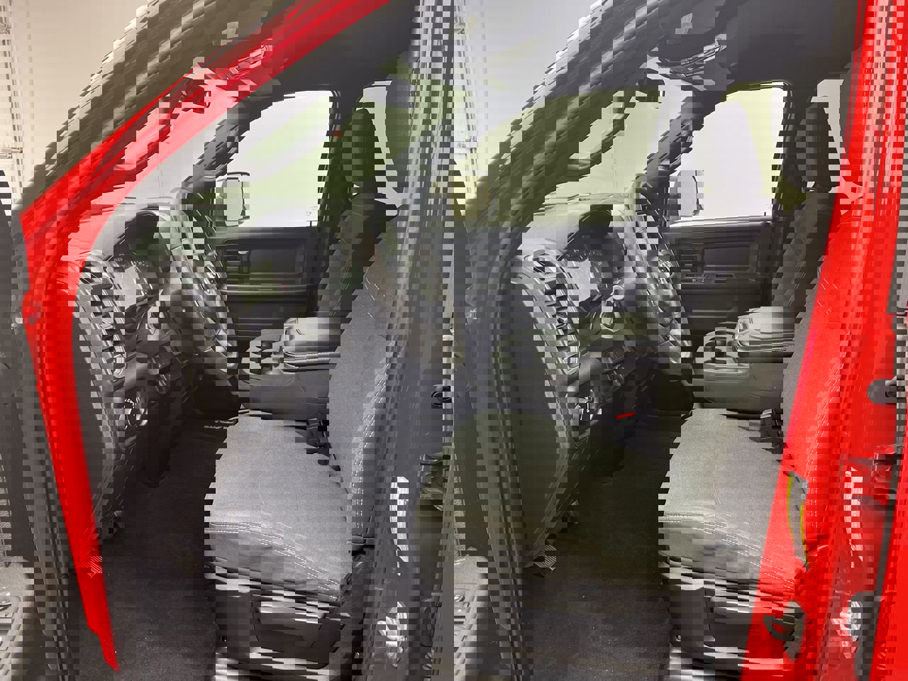 2022 Ram 2500 Tradesman photo 3