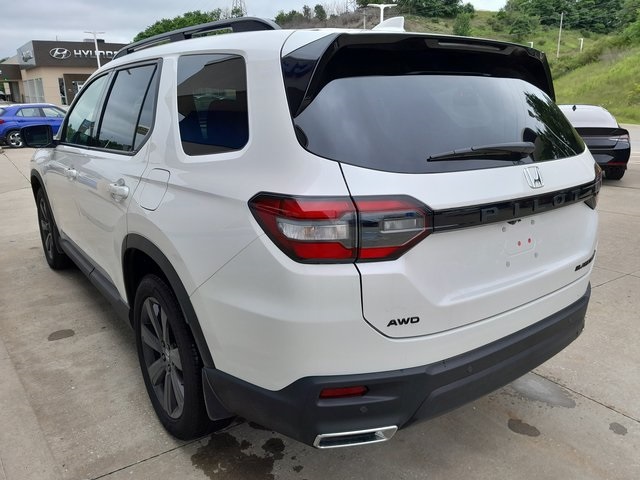 2025 Honda Pilot Black Edition photo 7