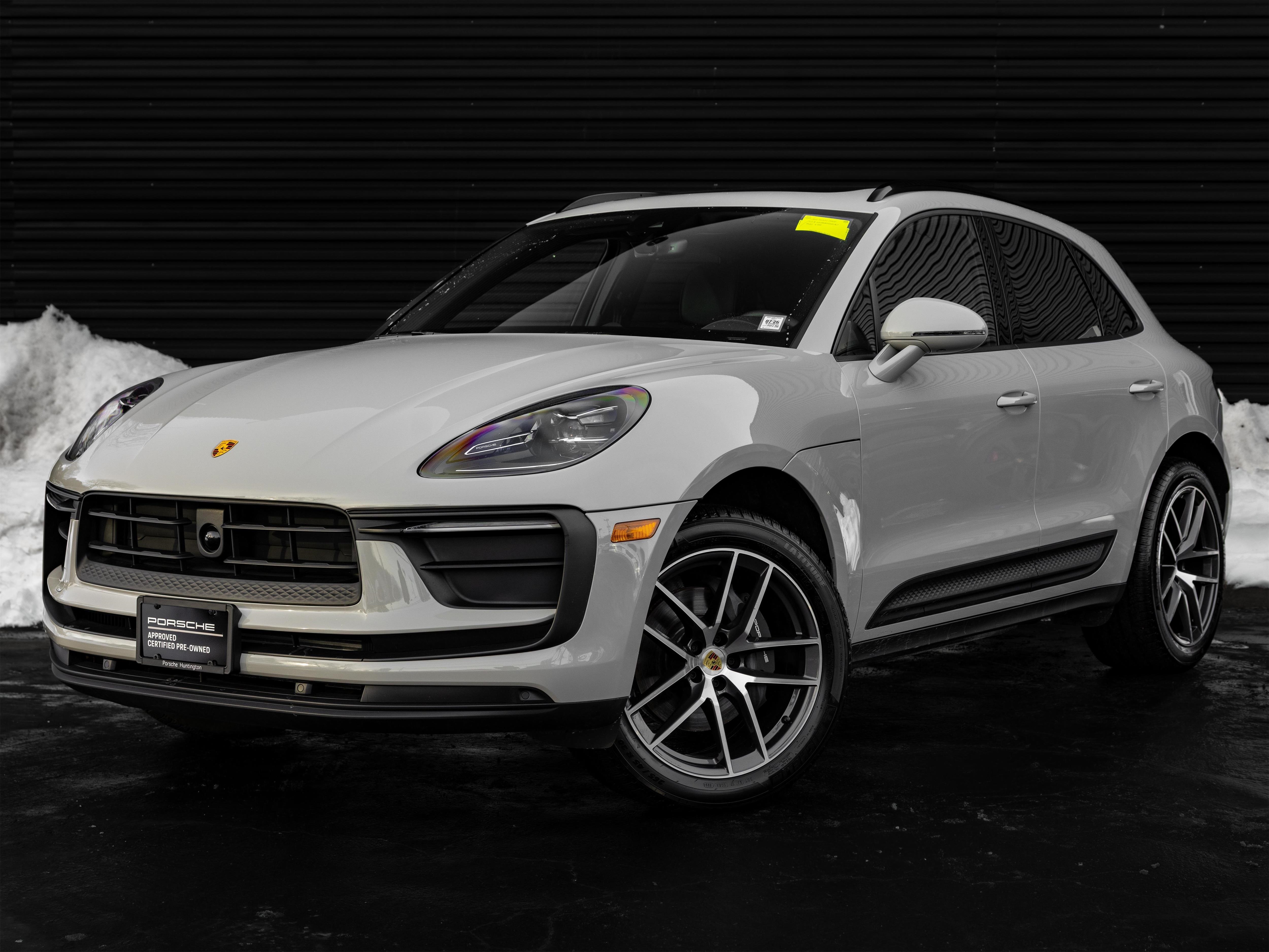2025 Porsche Macan Base