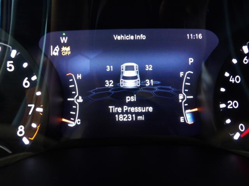 2022 Jeep Compass Latitude Lux photo 29