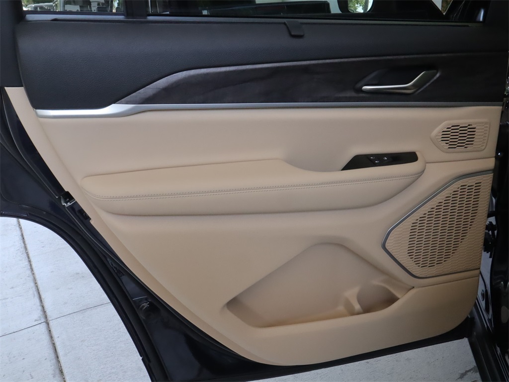 2023 Jeep Grand Cherokee Limited photo 23