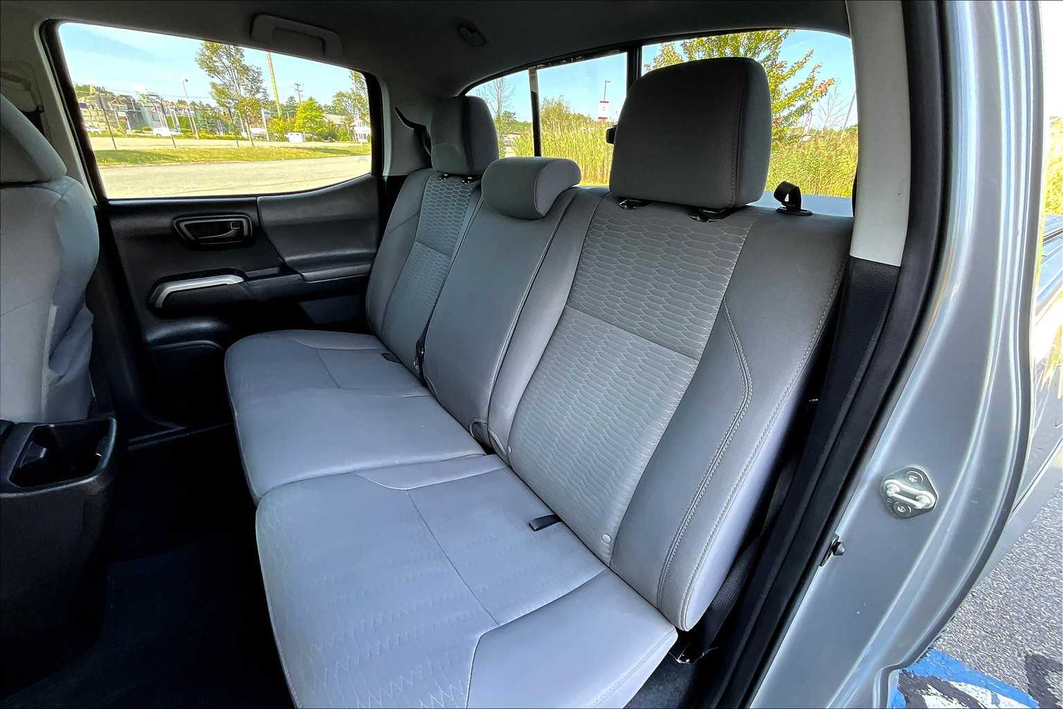 2016 Toyota Tacoma SR5 photo 20