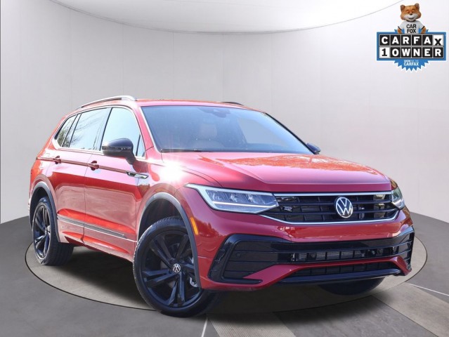 Certified Pre-Owned 2024 Volkswagen Tiguan 2.0T SE R-Line Black