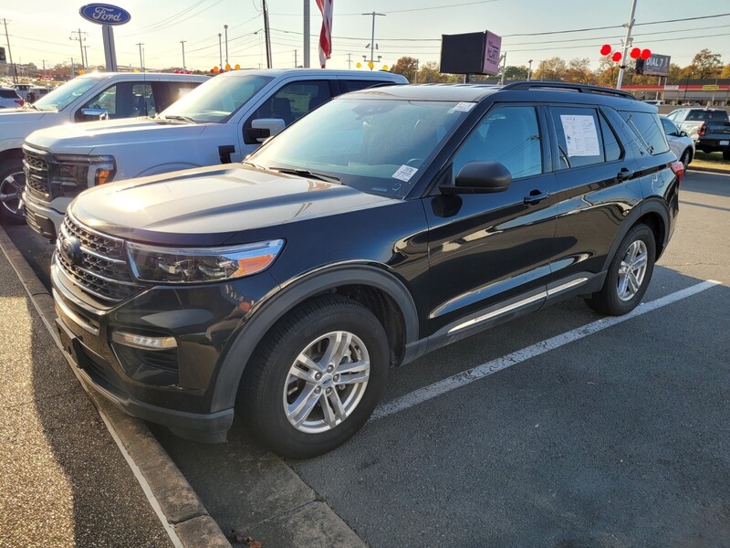 2023 Ford Explorer XLT photo 3