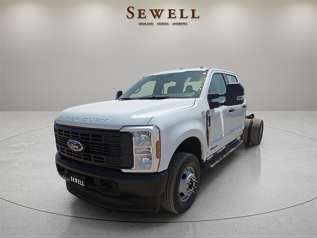 2026 Ford F-350 Super Duty Chassis Cab XL's photo