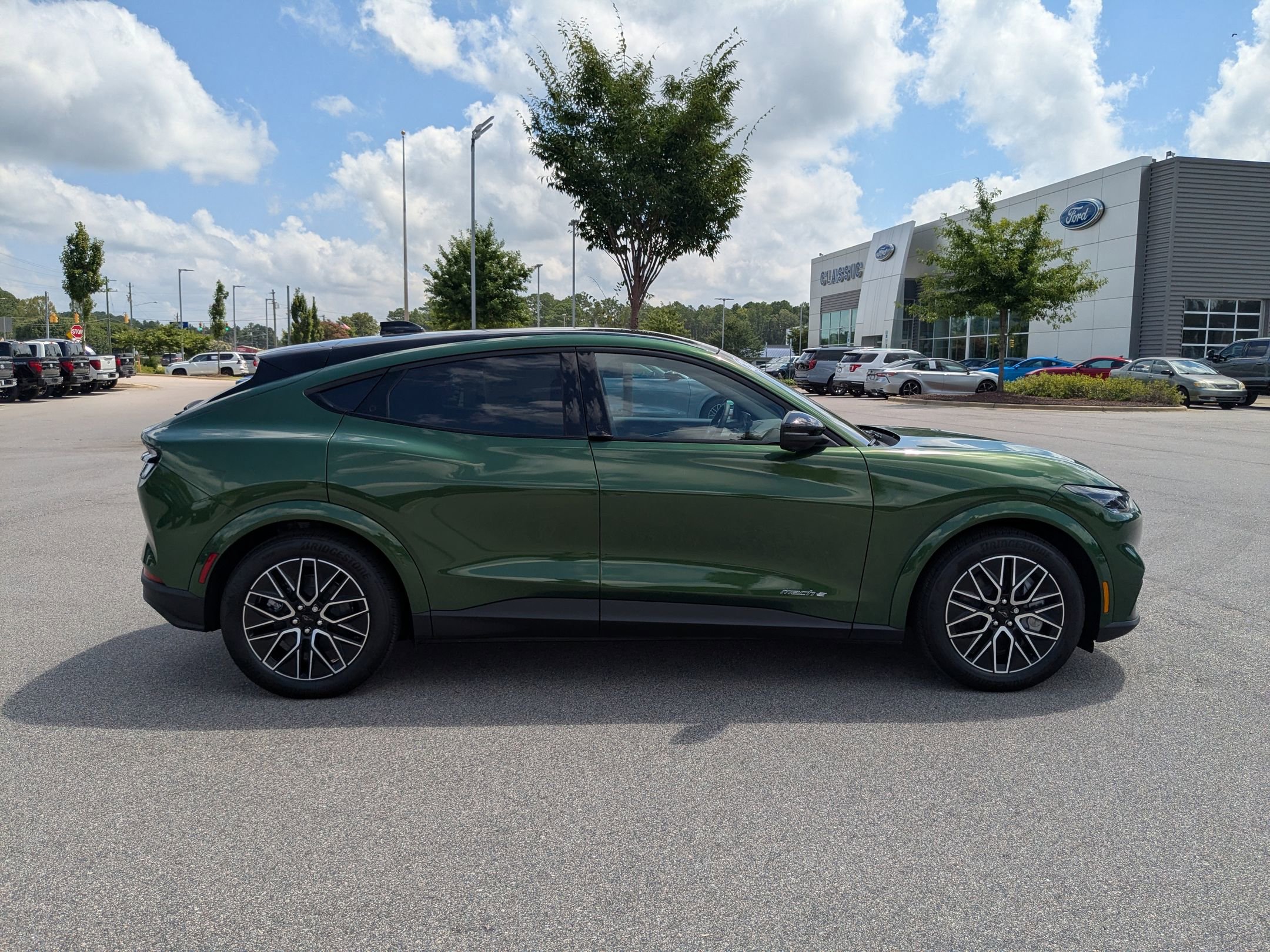 2025 Ford Mustang Mach-E Premium photo 6
