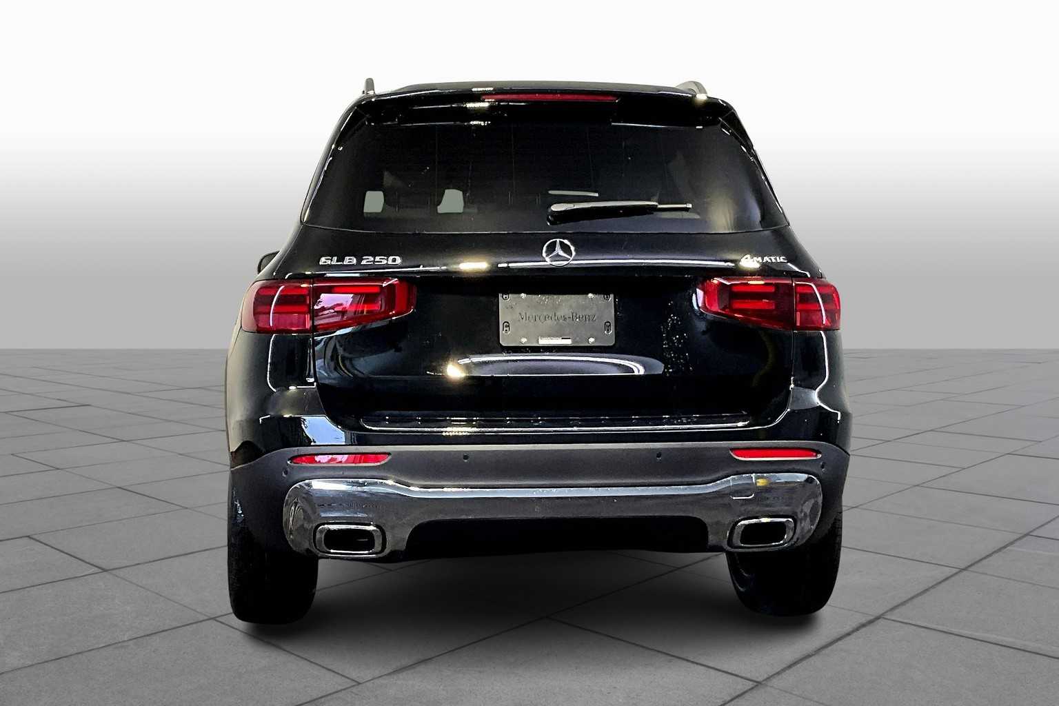 2026 Mercedes Benz GLB 250 4MATIC photo 4