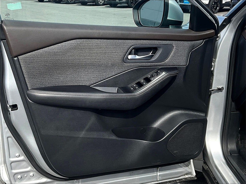 2021 Nissan Rogue SV photo 8