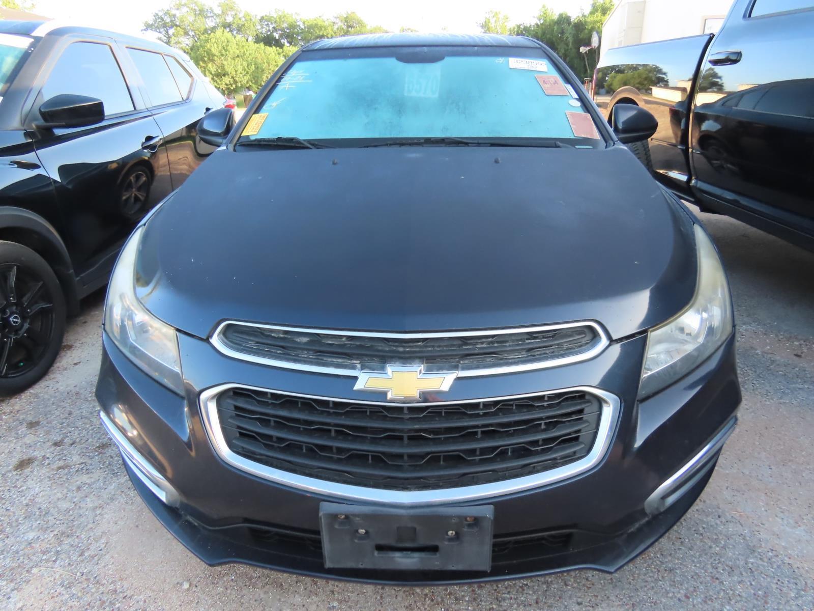 2015 Chevrolet Cruze LT photo 2