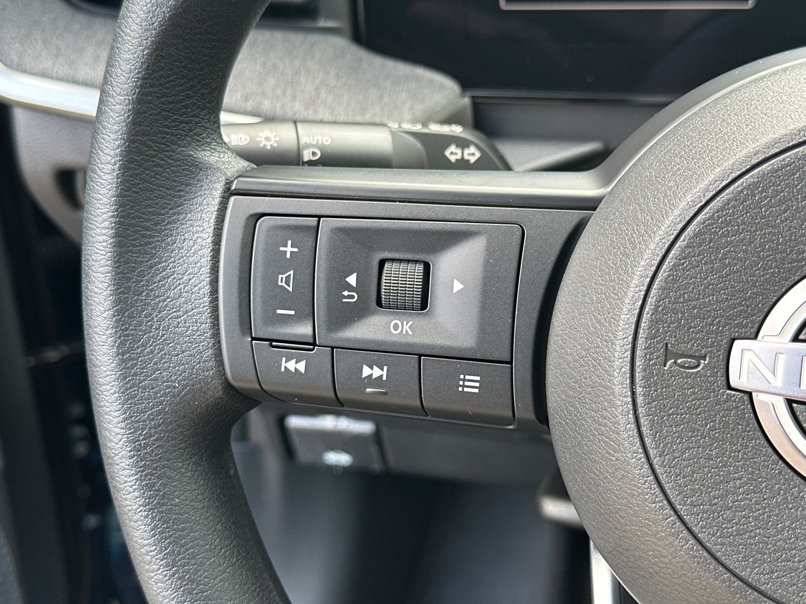 2025 Nissan Kicks SV photo 24