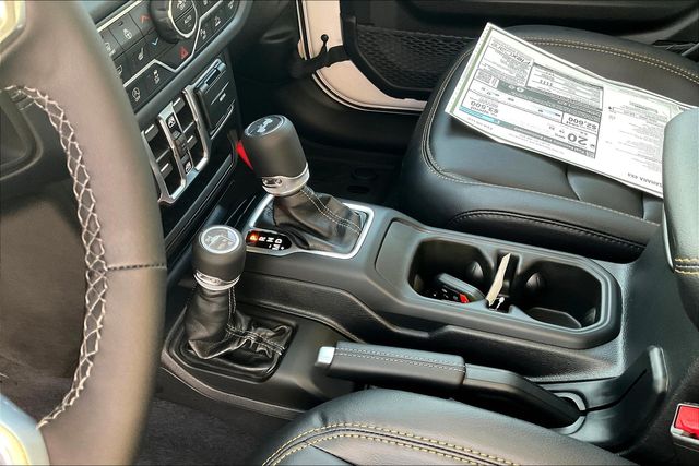 2025 Jeep Wrangler Sahara photo 8