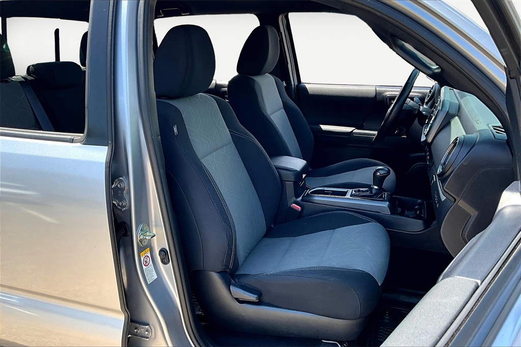 2020 Toyota Tacoma TRD Sport photo 7