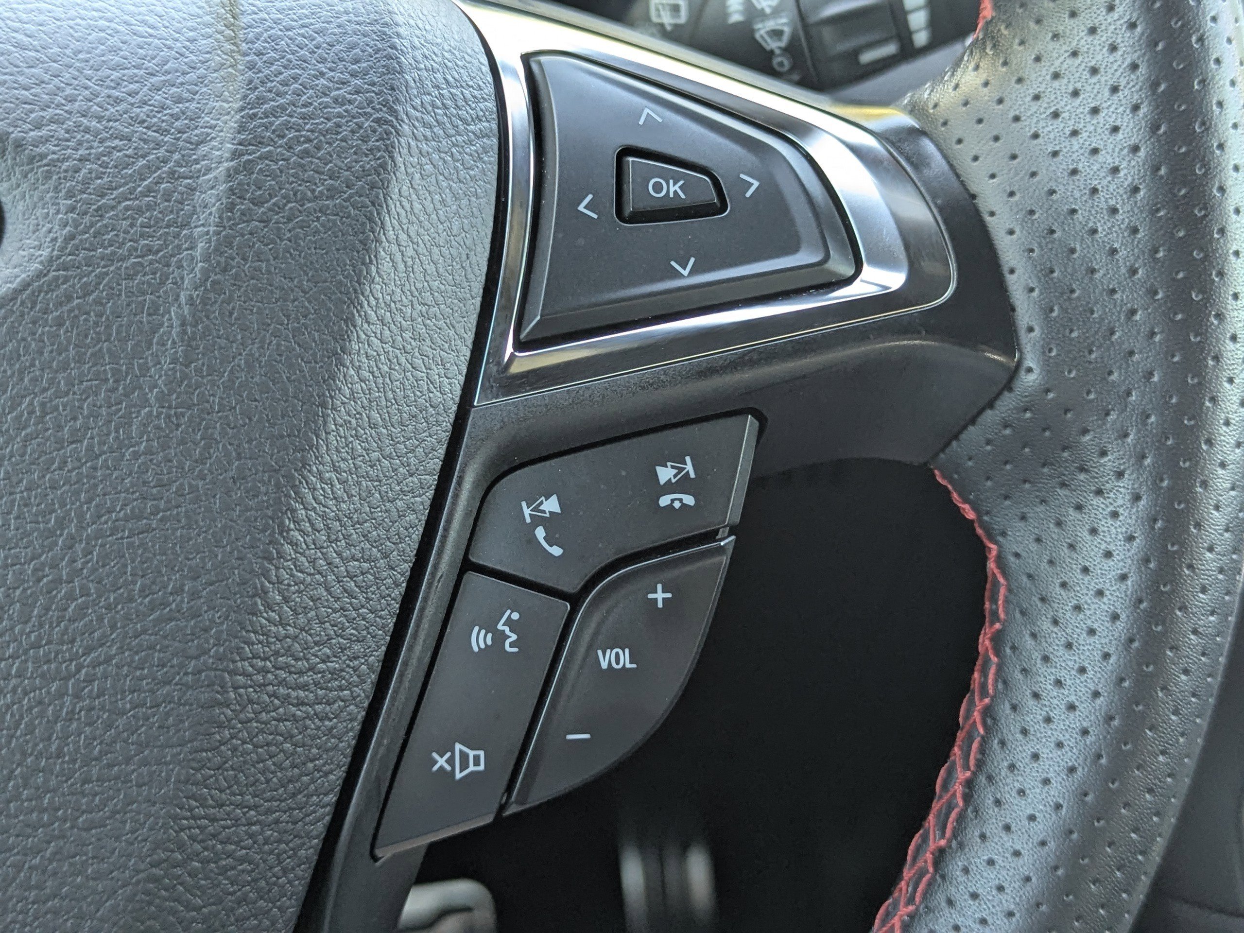 2024 Ford Edge ST-Line photo 28