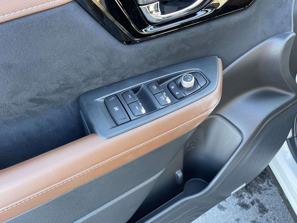 2025 Subaru Forester Touring photo 3