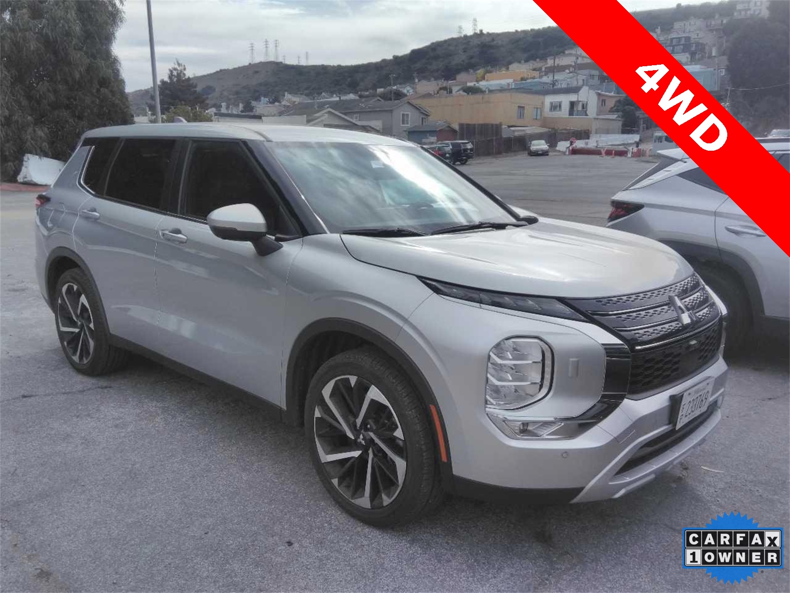 2024 Mitsubishi Outlander SE's photo