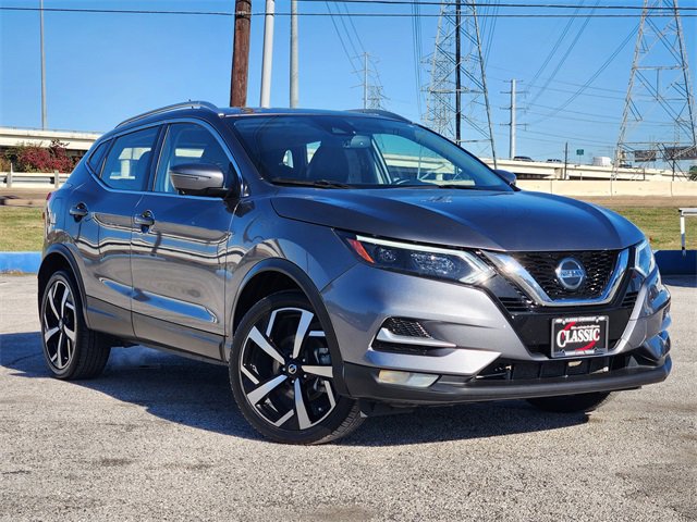 2022 Nissan Rogue Sport SL's photo