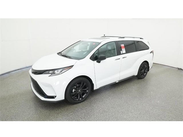 2025 Toyota Sienna XSE's photo