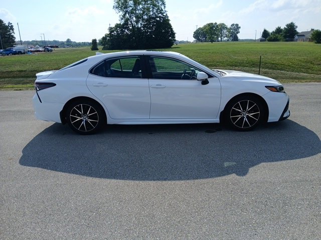 2024 Toyota Camry Hybrid SE photo 6