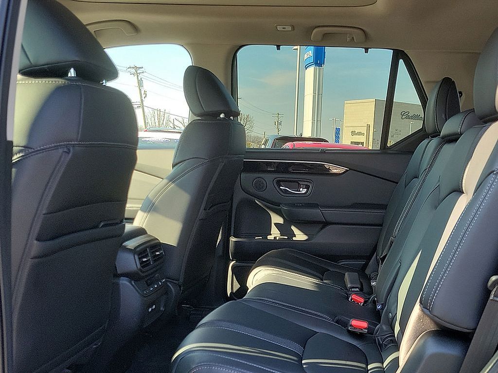 2025 Honda Pilot Touring photo 4