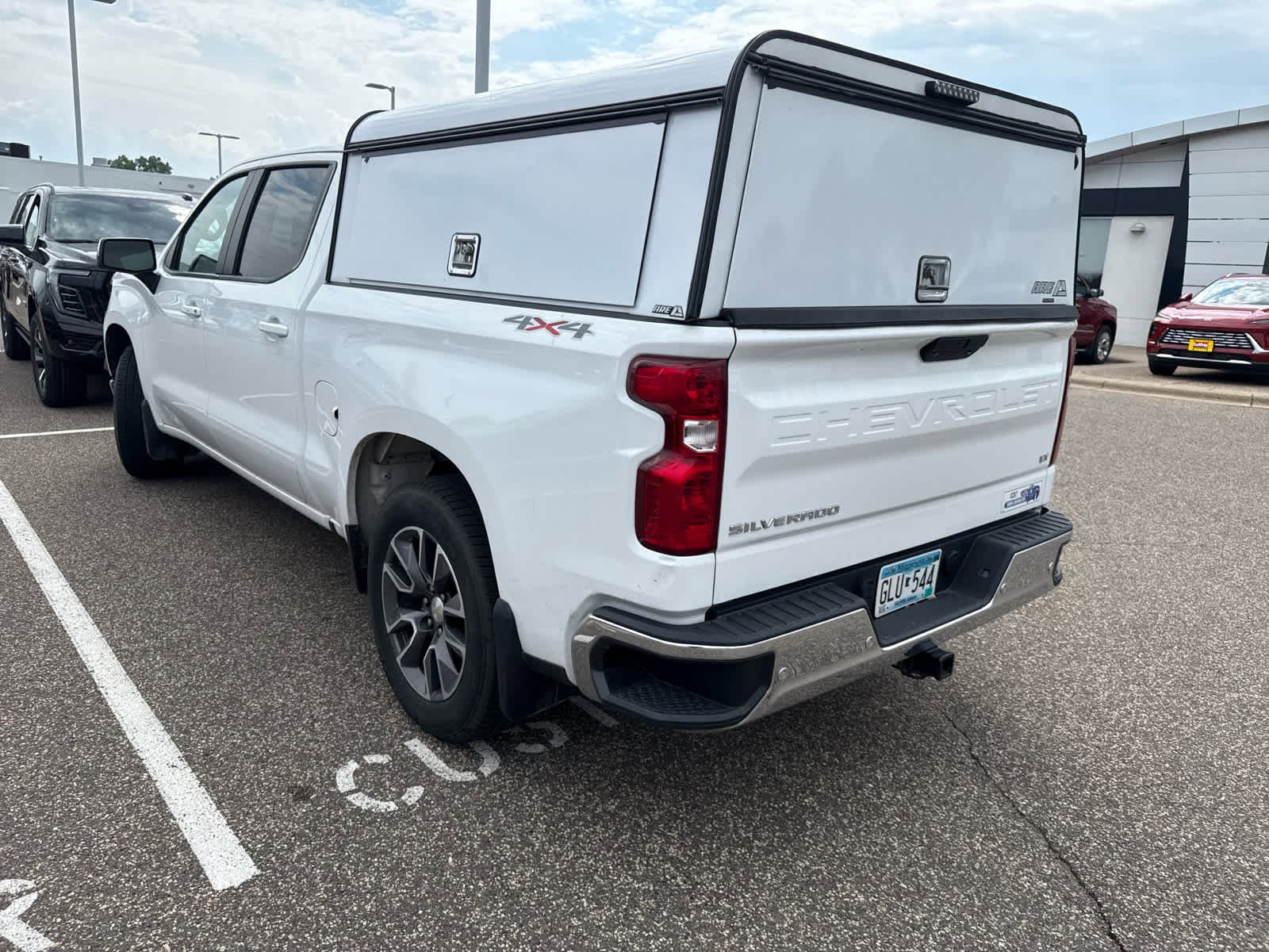 2021 Chevrolet Silverado 1500 LT photo 2