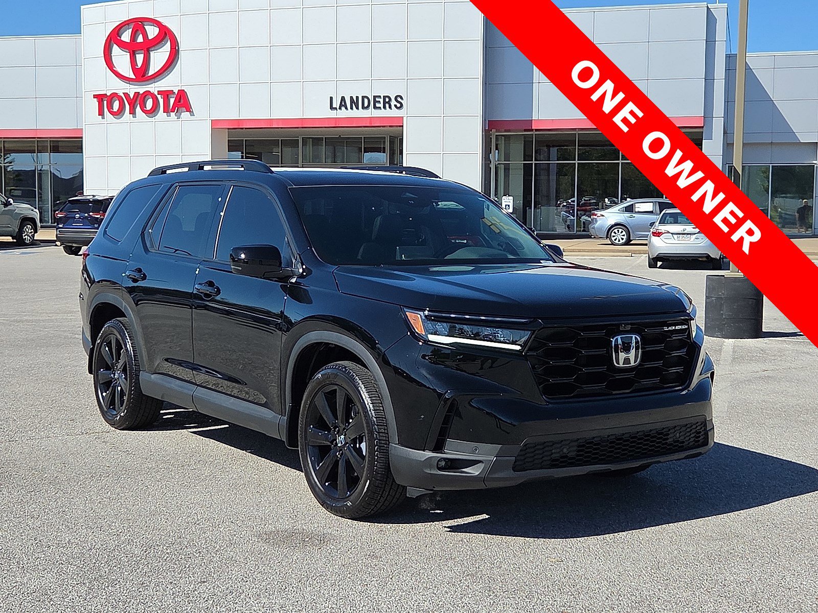 2025 Honda Pilot Black Edition's photo