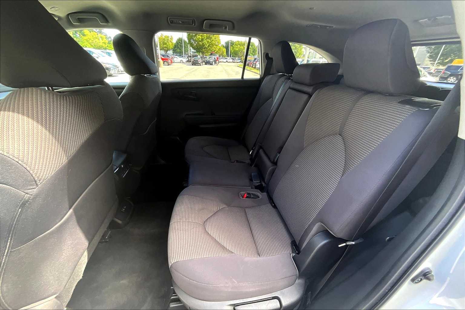 2023 Toyota Highlander LE photo 18