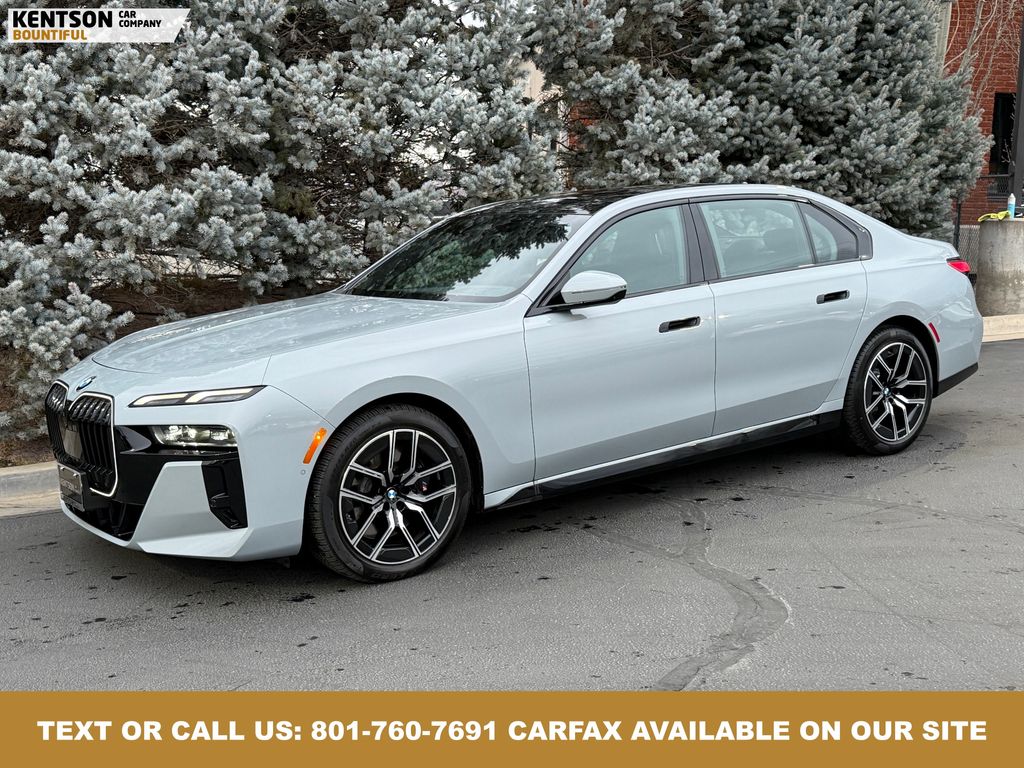 2025 BMW 7 Series 740i's photo