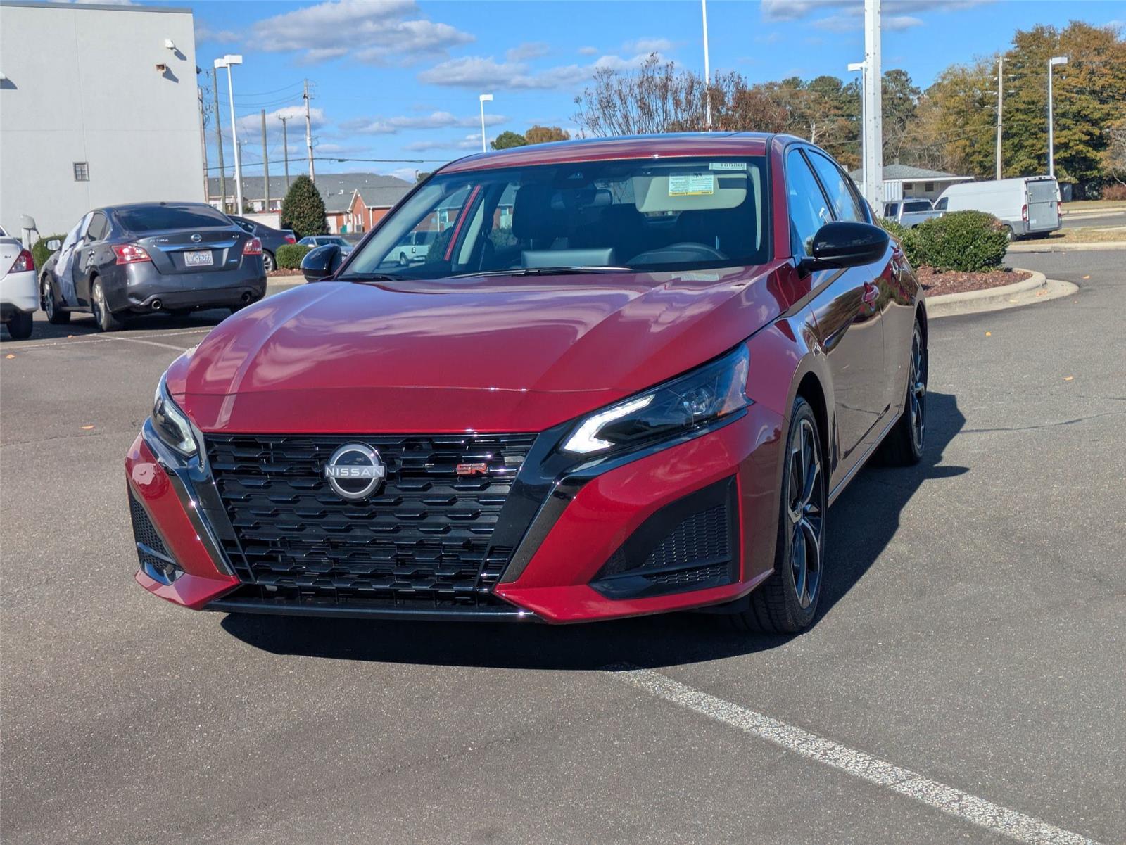 2025 Nissan Altima SR's photo