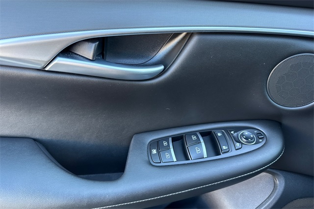 2022 Infiniti QX50 Luxe photo 11