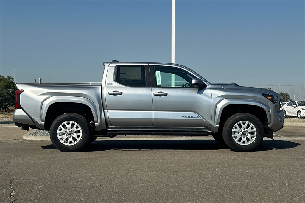 2025 Toyota Tacoma SR5 4x4 Double Cab photo 3