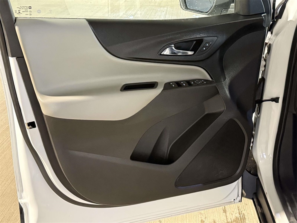 2020 Chevrolet Equinox LS photo 23